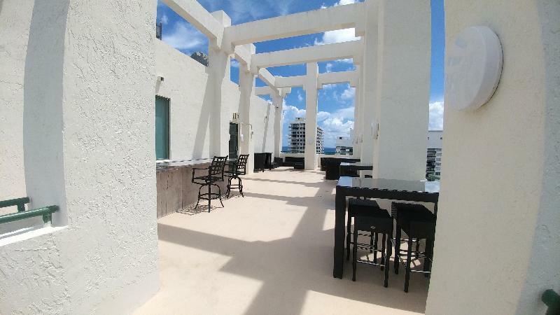The Casablanca On The Ocean West Tower Hotel Miami Beach Exterior photo