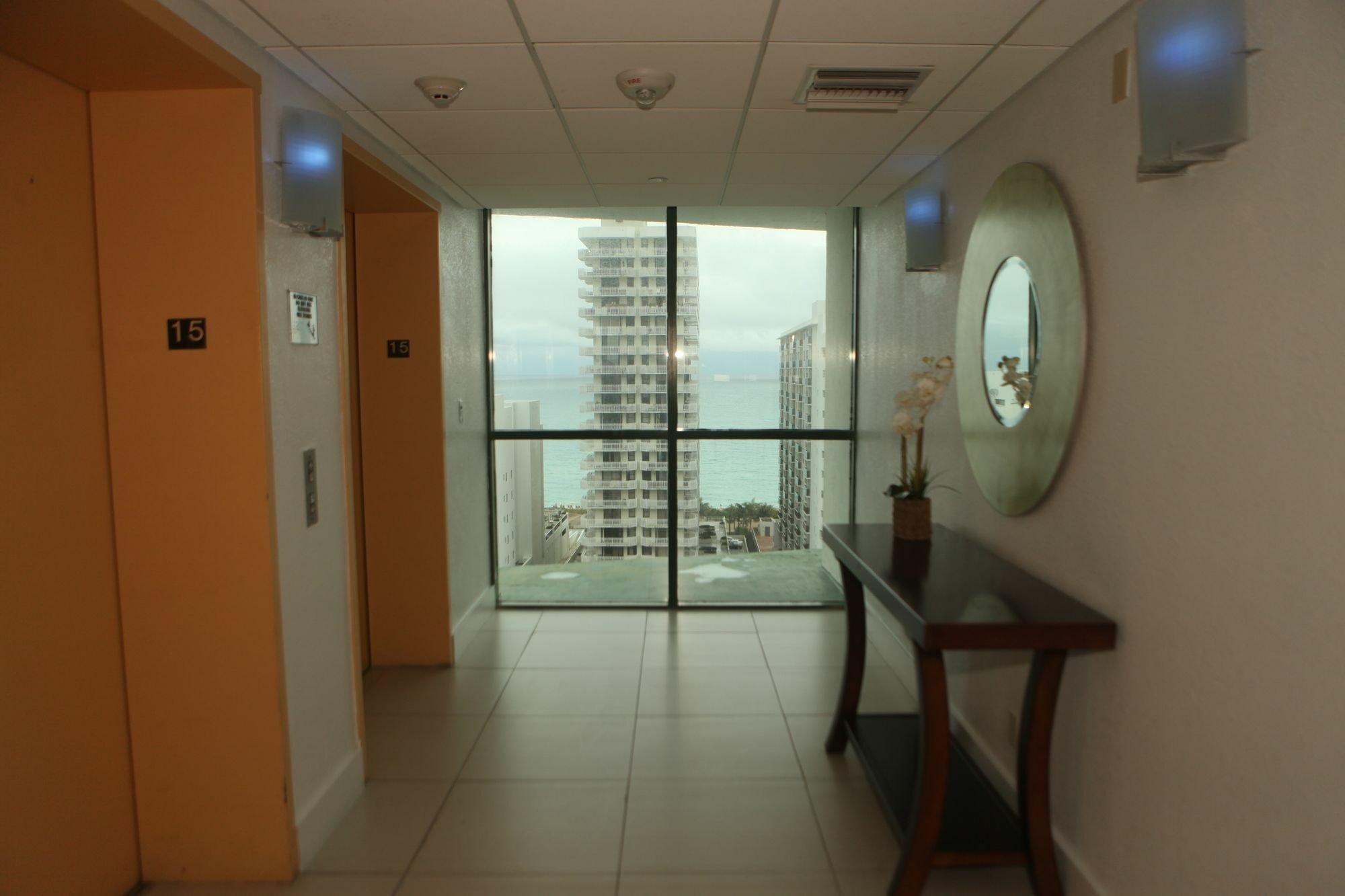 The Casablanca On The Ocean West Tower Hotel Miami Beach Exterior photo