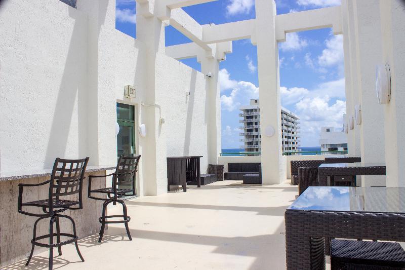 The Casablanca On The Ocean West Tower Hotel Miami Beach Exterior photo