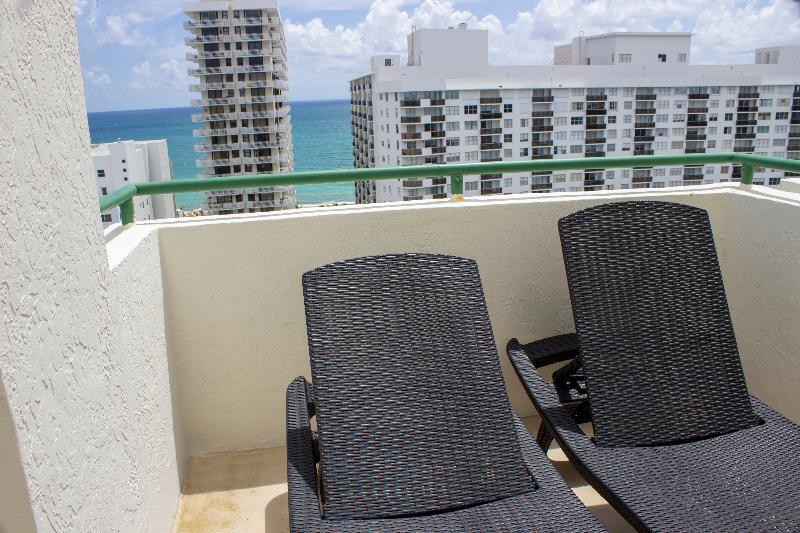 The Casablanca On The Ocean West Tower Hotel Miami Beach Exterior photo